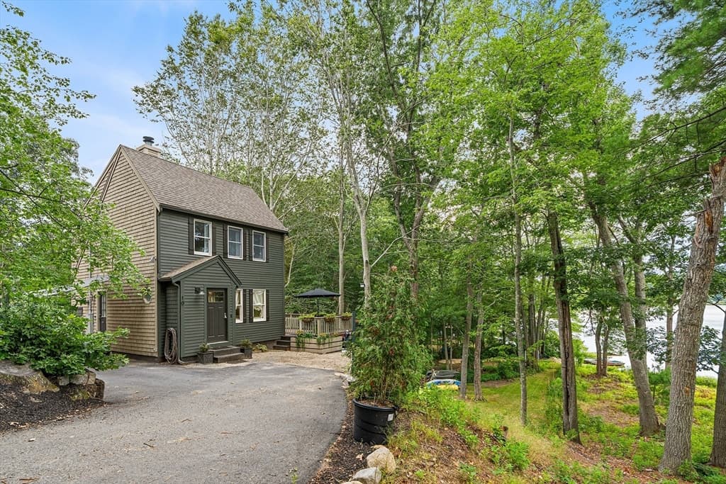 10 Marion Way, Pembroke MA 02359