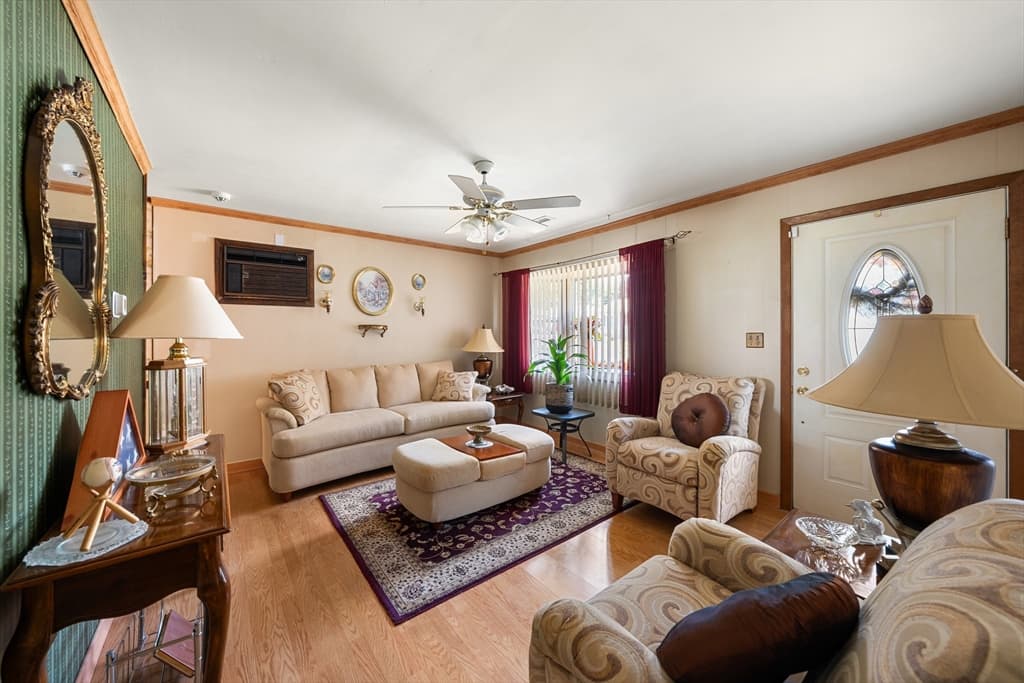 136 Laurie Ln, Lowell MA 01854 photo 16
