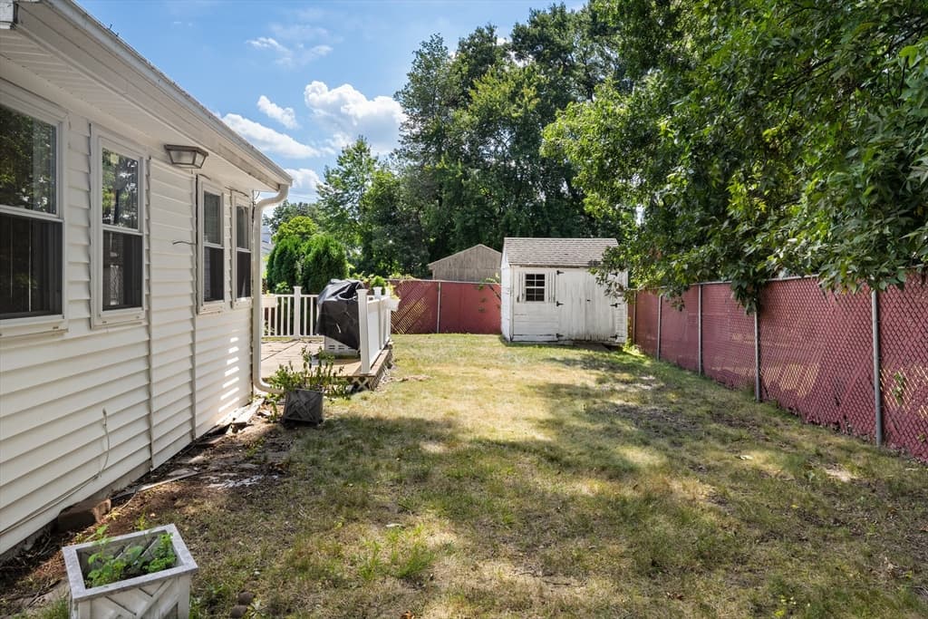 136 Laurie Ln, Lowell MA 01854 photo 4