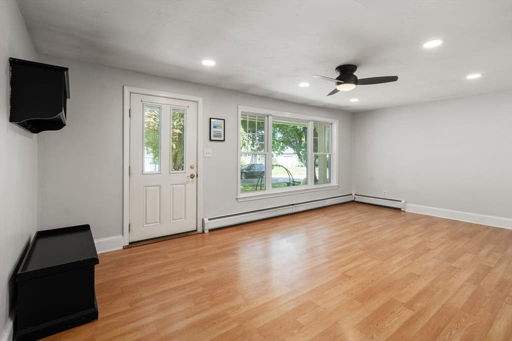 8 Vista Dr, Shrewsbury MA 01545 photo 4