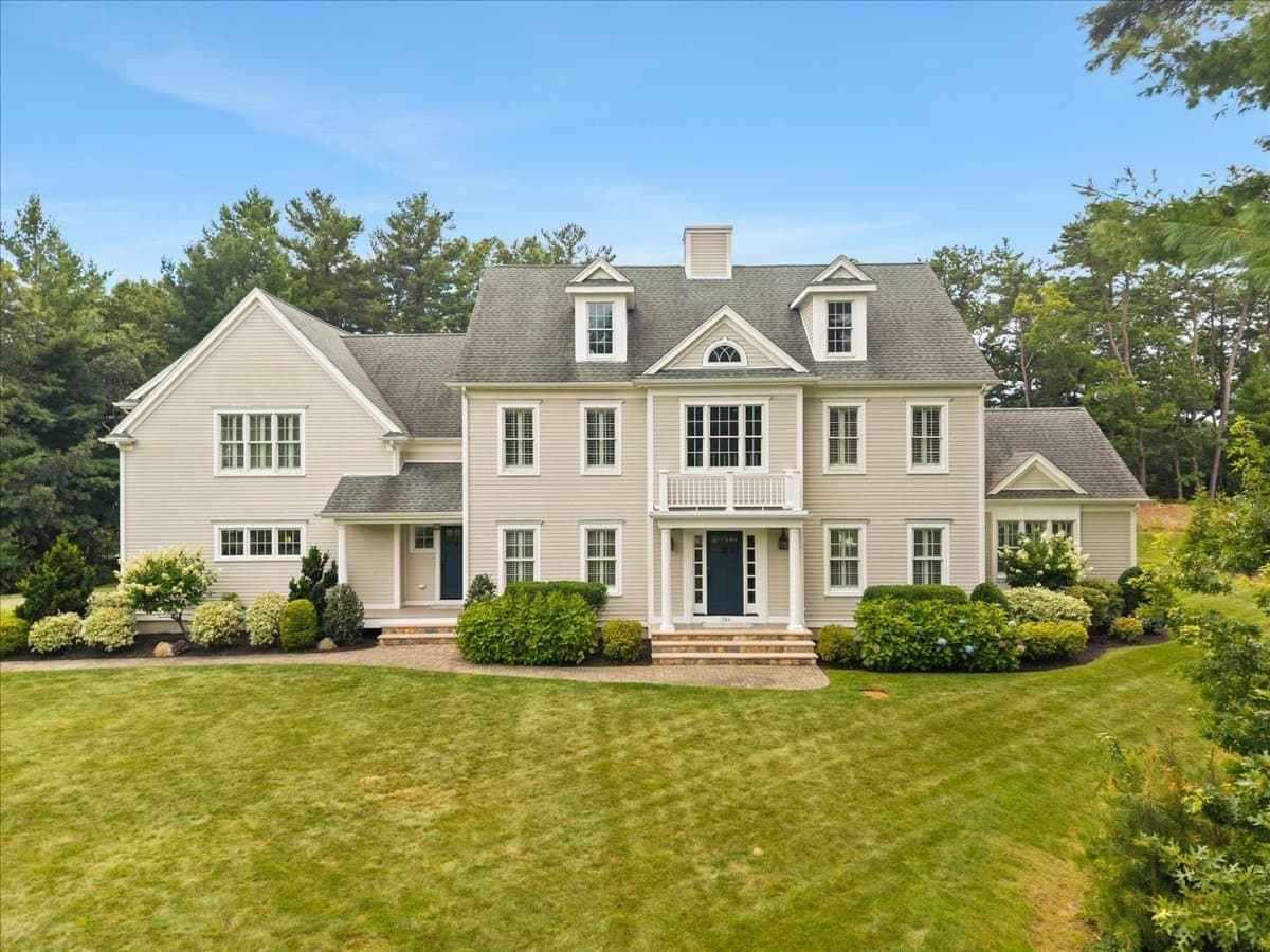 384 Country Club Way, Kingston MA 02364