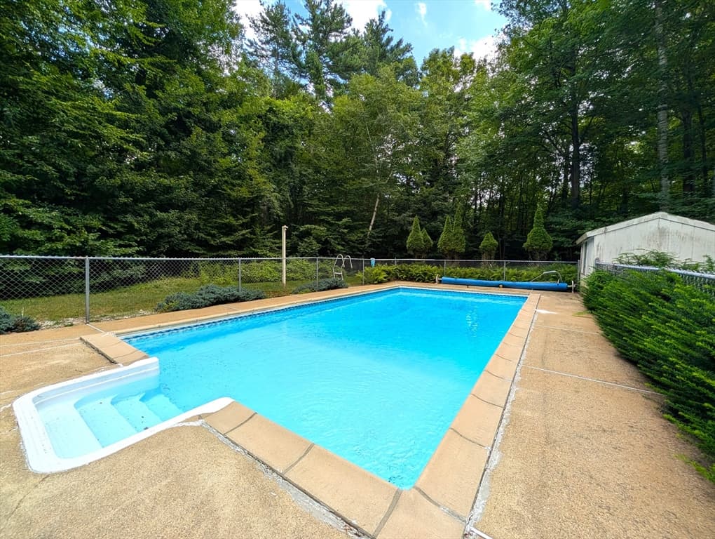 2 Nutfield Dr, Londonderry NH 03053 photo 14