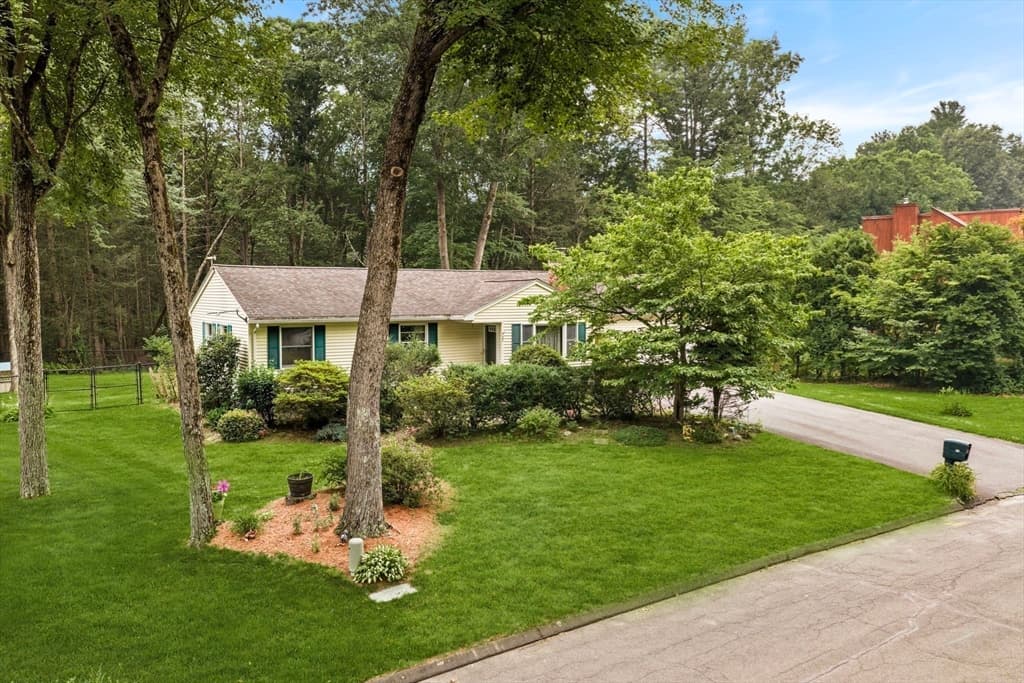 22 Carillon Circle, Easthampton MA 01027 photo 4