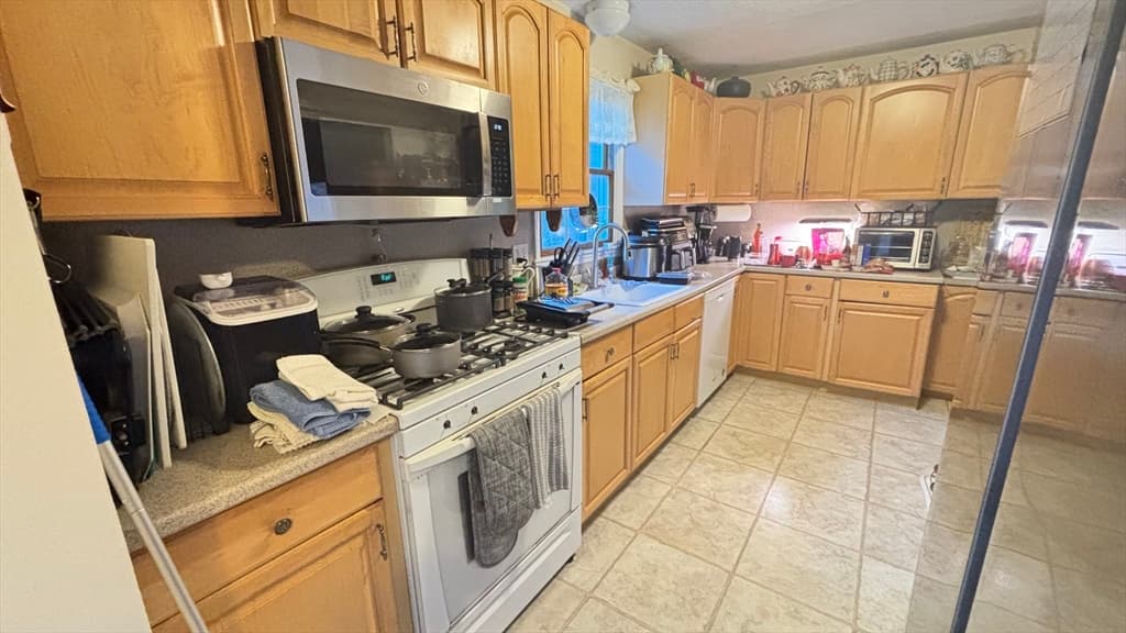 74 Elm St # A, Framingham MA 01701 photo 16