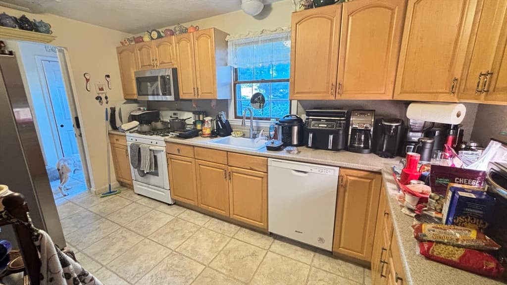 74 Elm St # A, Framingham MA 01701 photo 15
