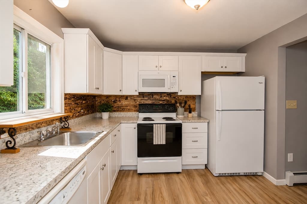 52 Cottage, Enfield CT 06082 photo 12