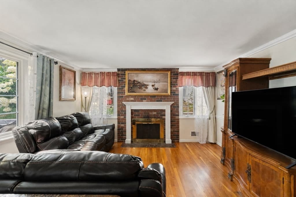 560 Worcester St, Wellesley MA 02481 photo 4