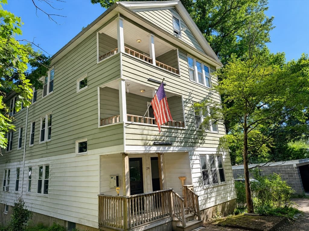 28 Gediminas St, Worcester MA 01607
