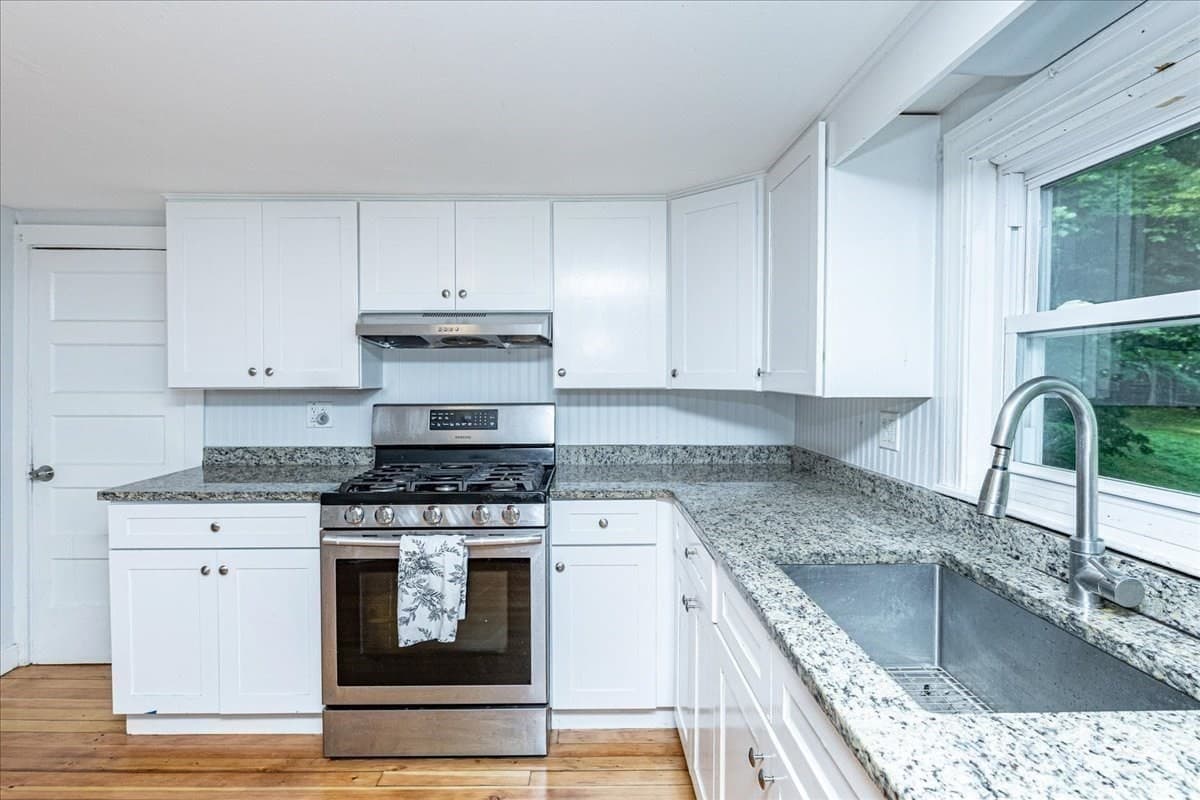 Condominium at 946 Bay Rd. # 2, Hamilton MA 01982, photo 4 of 27