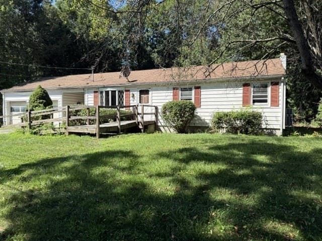 6 Holly St, Oxford MA 01540