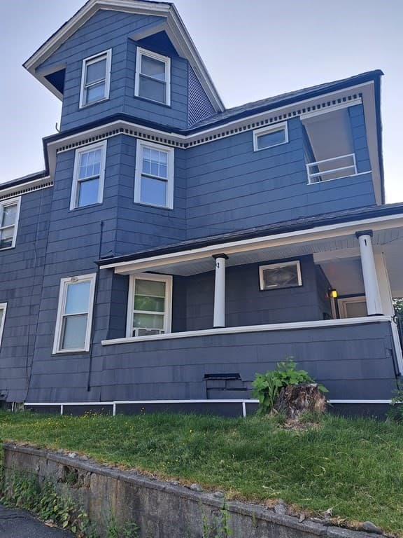 21 Coes St # 2r, Worcester MA 01603