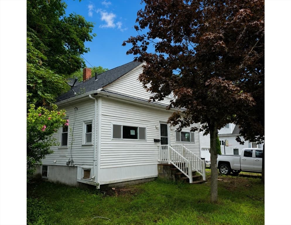 16 Ash St, Fairhaven MA 02719
