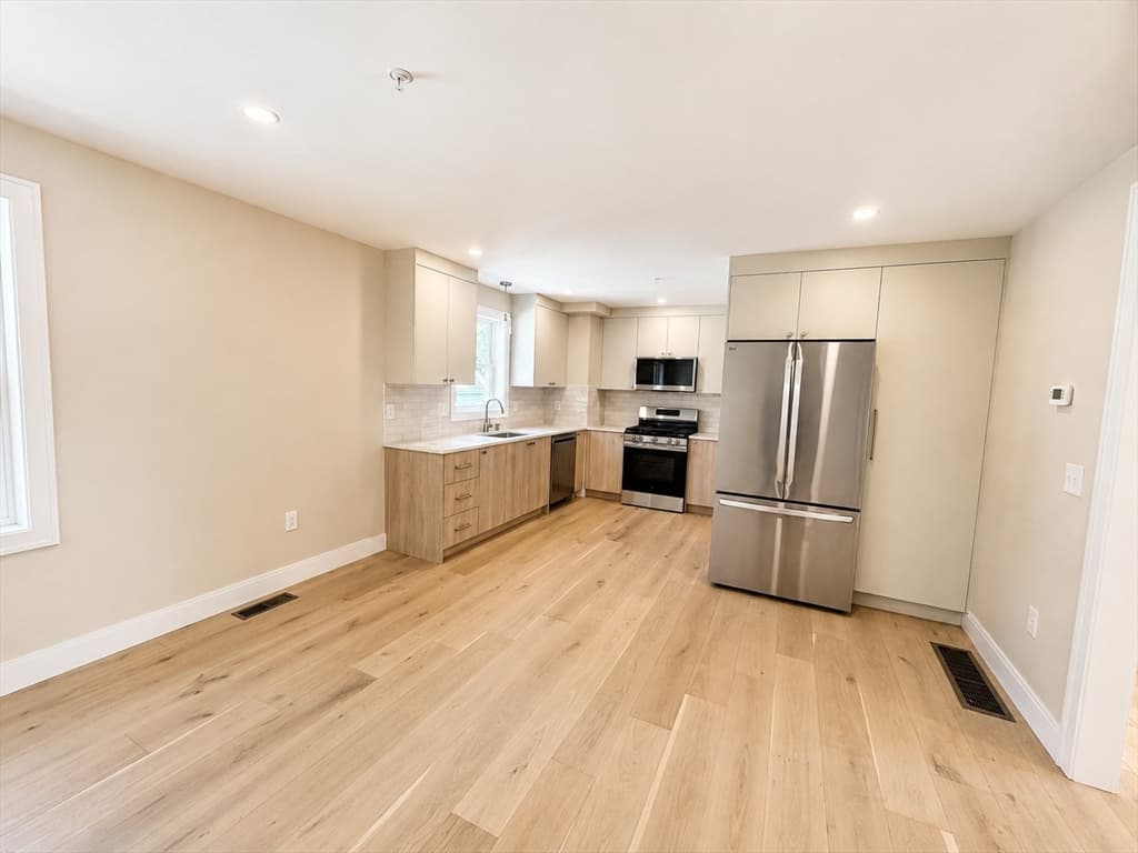 562 Gorham Street # 05, Lowell MA 01852 photo 8