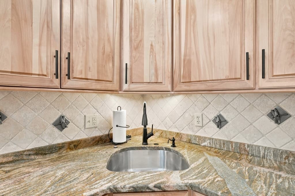 1002 Pine Brook Dr # 20, Peabody MA 01960 photo 9