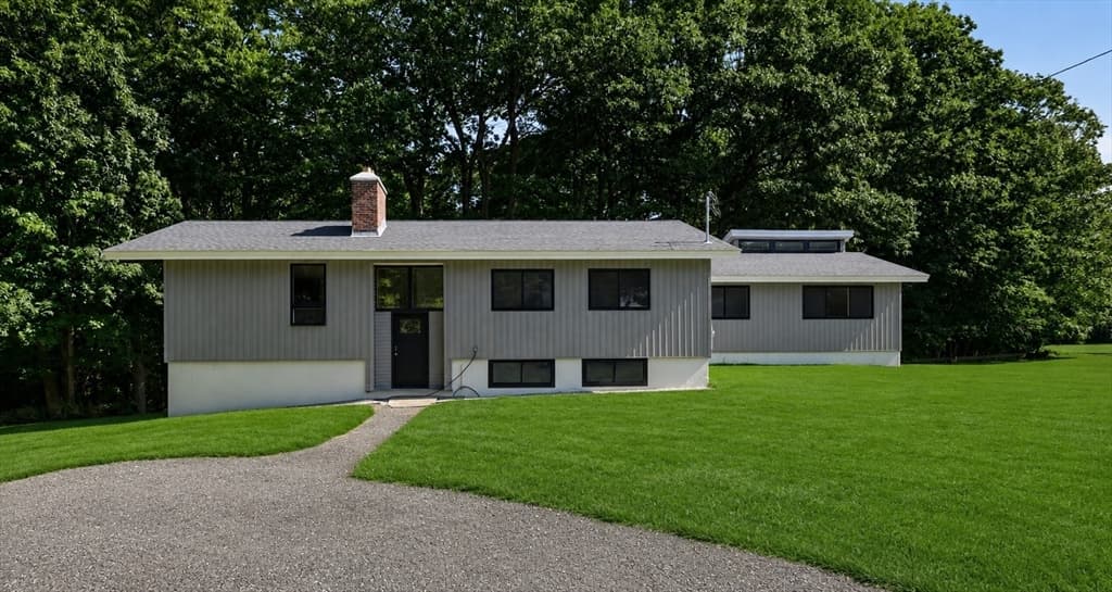 20 Wachusett Street, Leominster MA 01453
