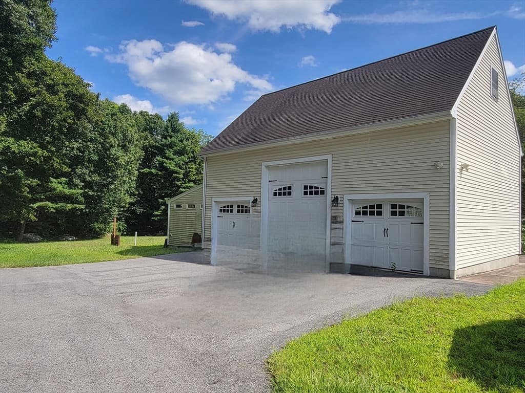 81 Clarke Avenue, Dracut MA 01826