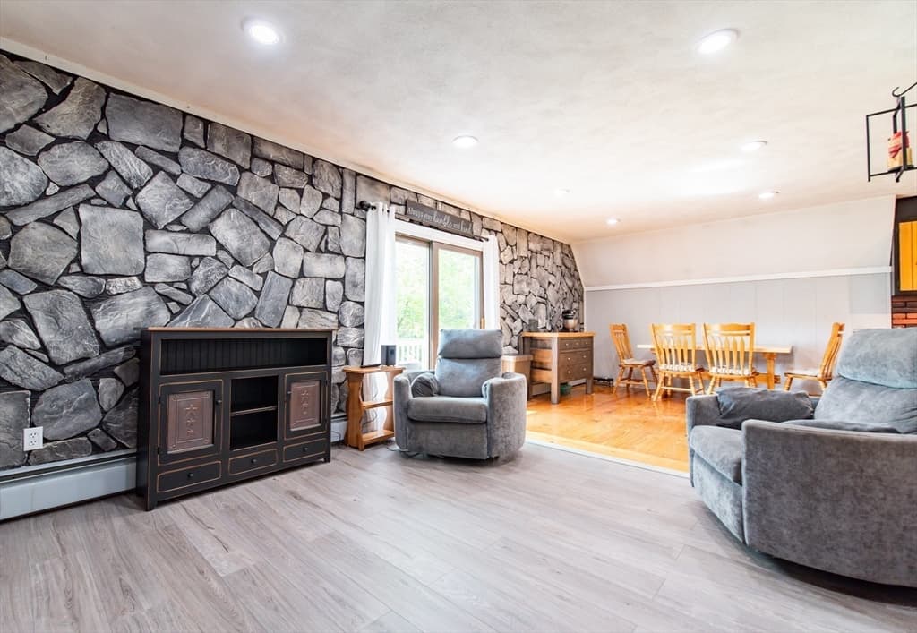 171 Elm, Blackstone MA 01504 photo 8