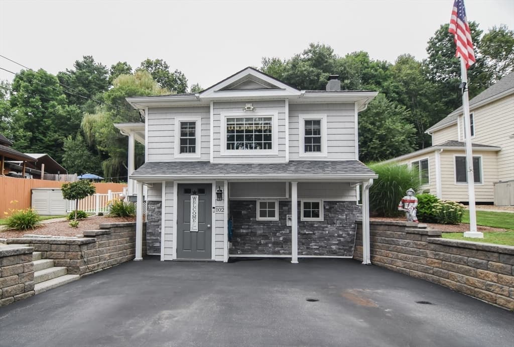 102 Lakeshore Dr, West Brookfield MA 01585