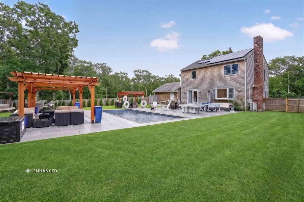 105 Whalers Walk, Edgartown MA 02539 photo 3