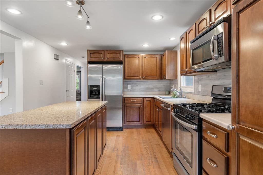 140 Burrage St, Lunenburg MA 01462 photo 6
