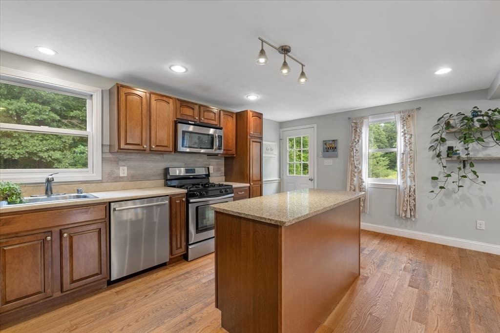 140 Burrage St, Lunenburg MA 01462 photo 7
