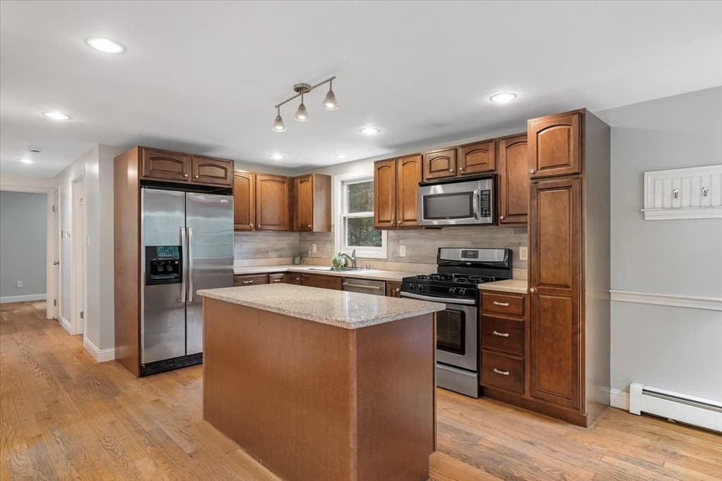 140 Burrage St, Lunenburg MA 01462 photo 8