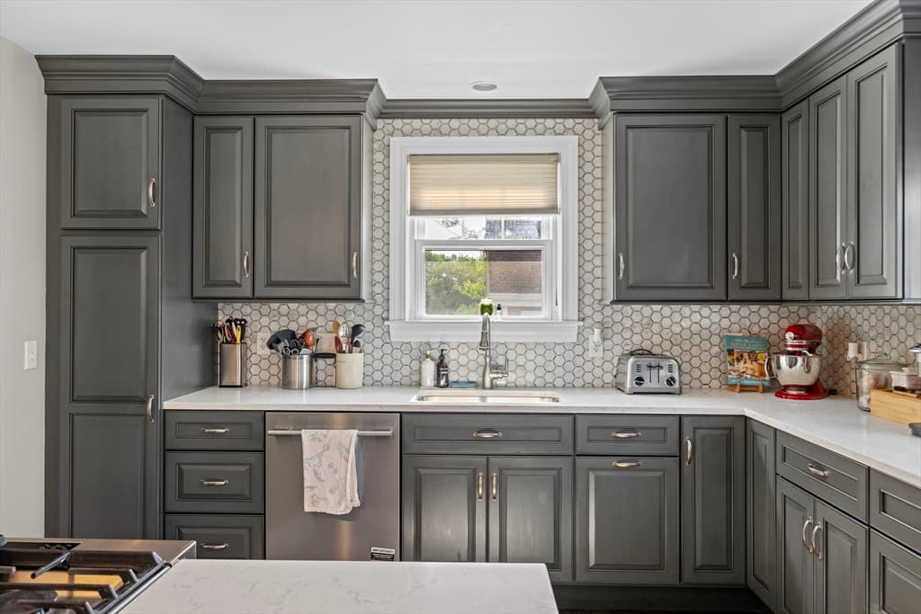 698 High St, Cumberland RI 02864 photo 12