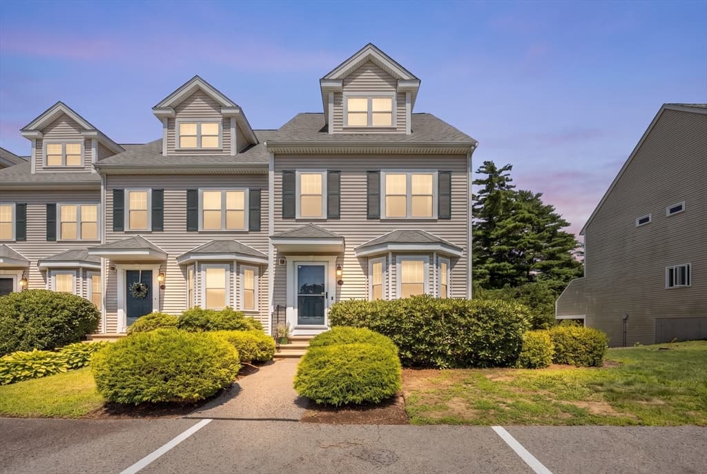 17 Copper Lantern Ln # 17, Carver MA 02330