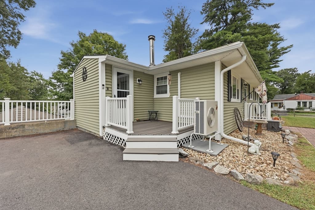 4 Olive Dr, Leominster MA 01453 photo 3