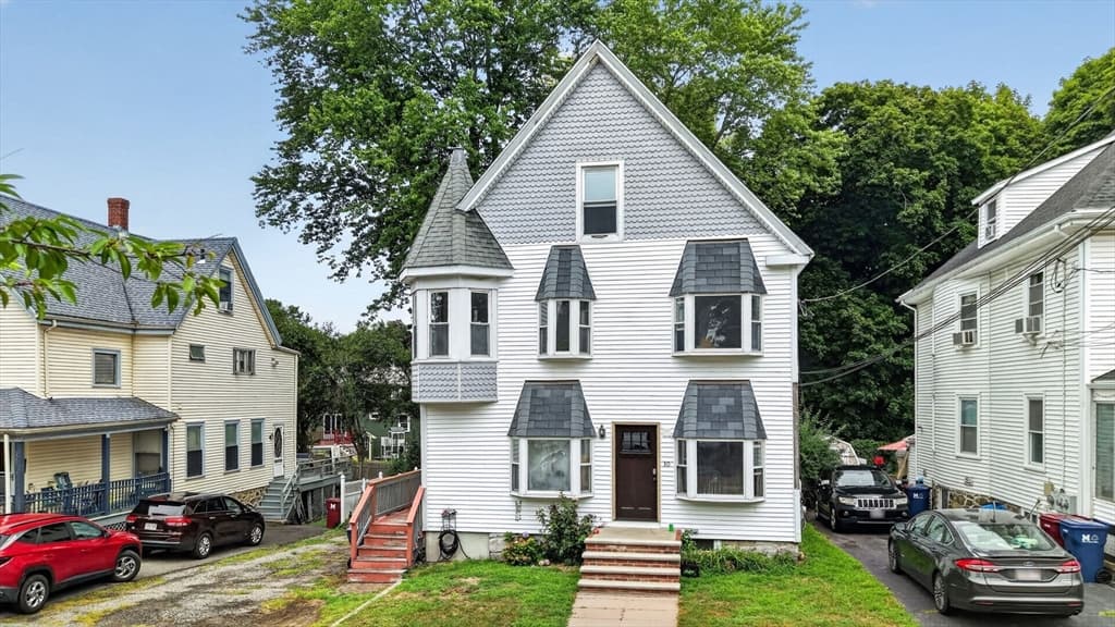 28-30 Crescent Ave, Melrose MA 02176