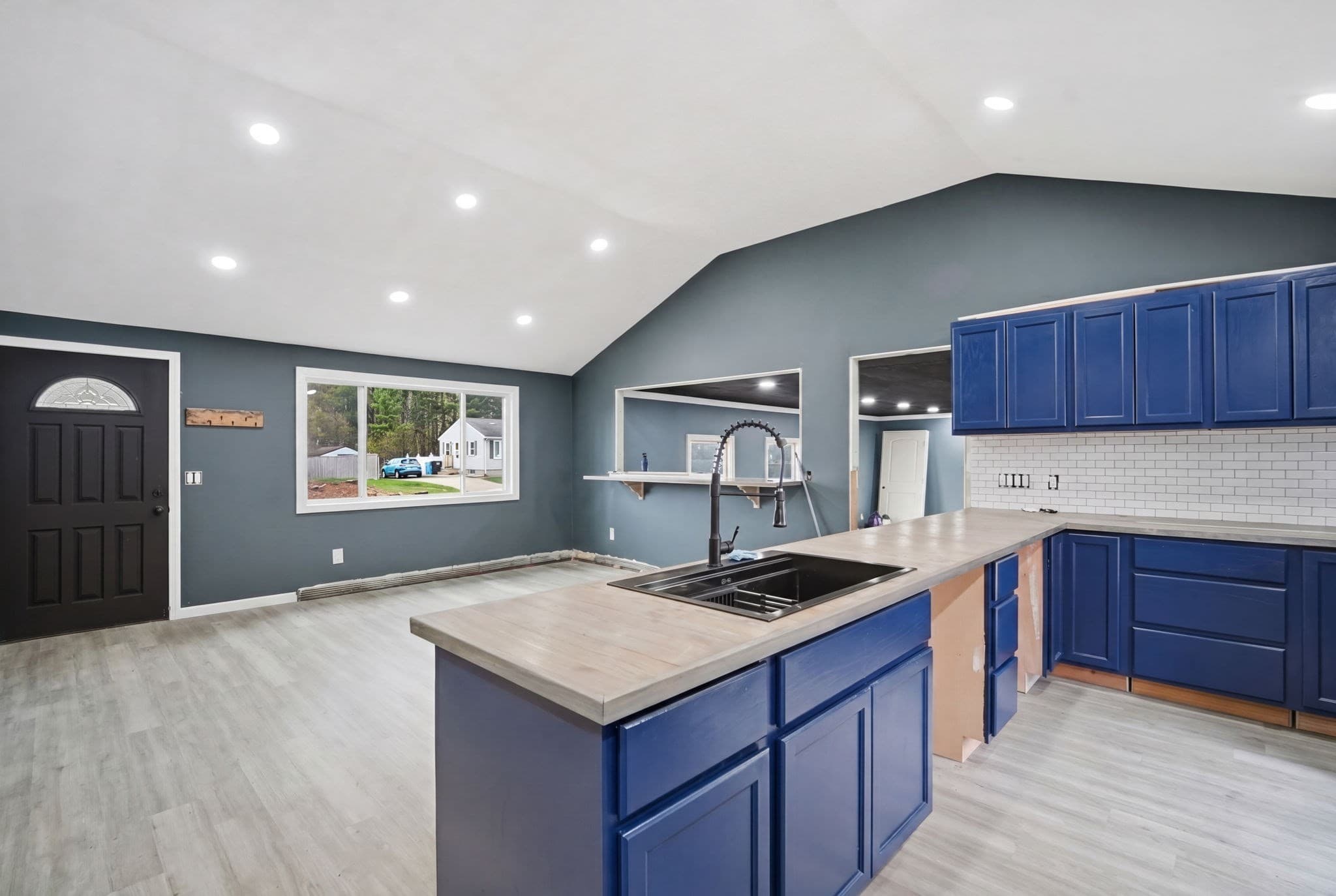 Single Family Residence at 71 Sun Valley Rd, Holyoke MA 01040, Holyoke, photo 33 of 40