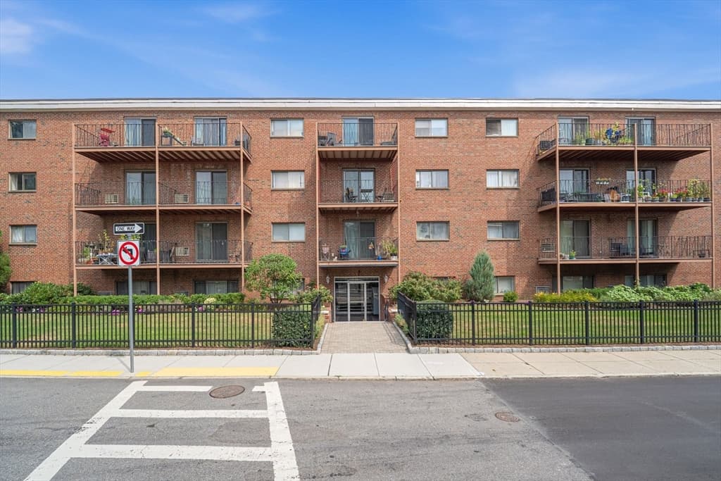 26 Waverly St # 405, Boston MA 02135 photo 2