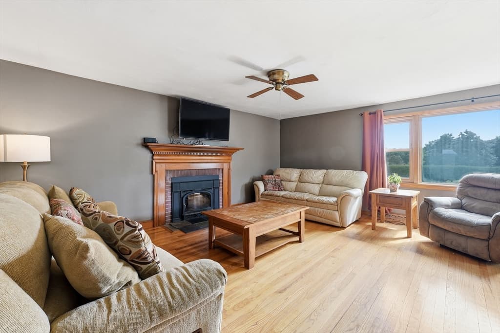 421 Holyoke St, Ludlow MA 01056 photo 3