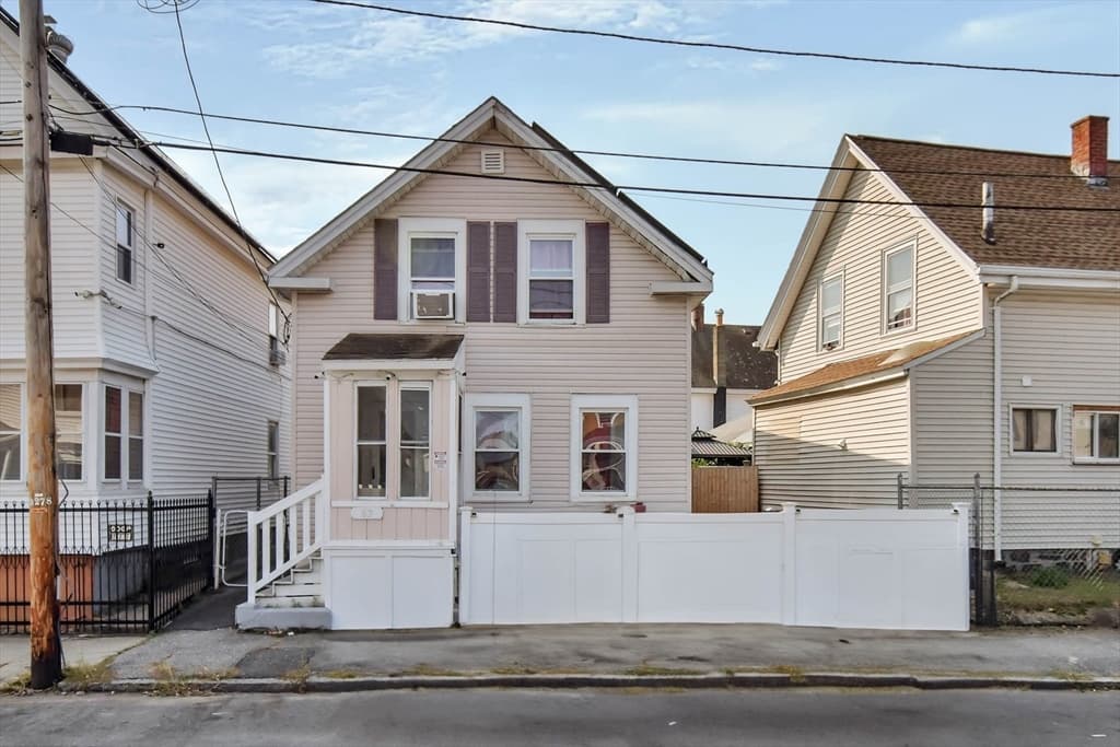 87 Abbott St, Lawrence MA 01843