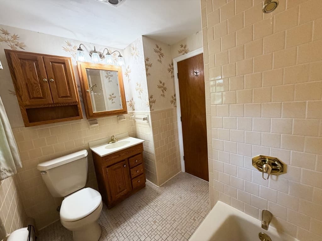 Single Family Residence at 22 Ranlett Ln, Billerica MA 01821, Billerica, photo 17 of 41