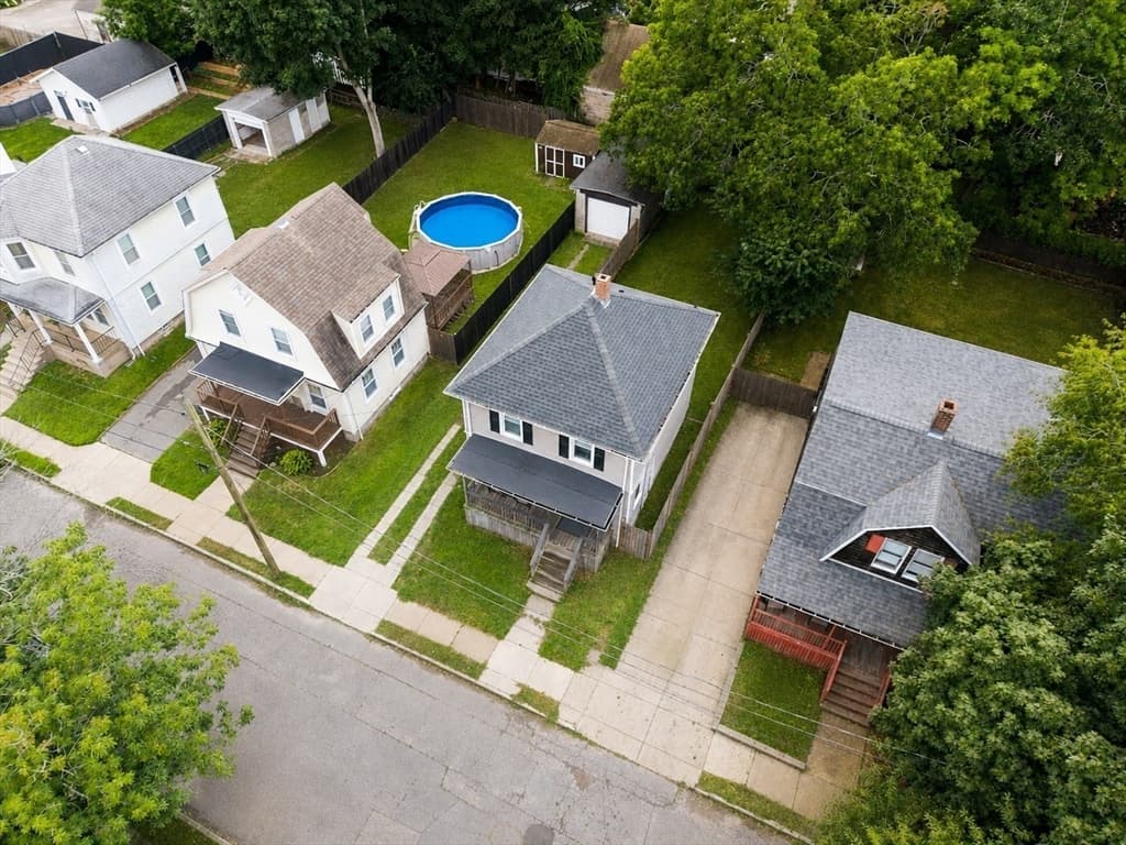 81 Beech St, New Bedford MA 02740