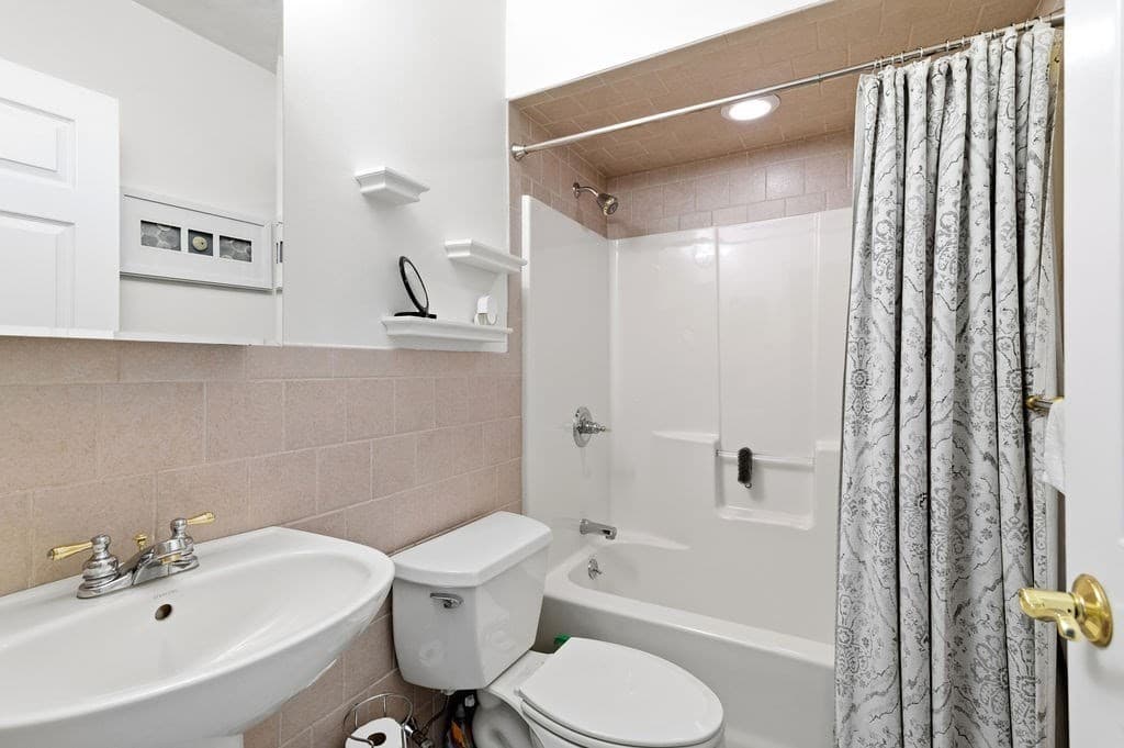 200 Roger Williams Ave # 205, East Providence RI 02916 photo 21