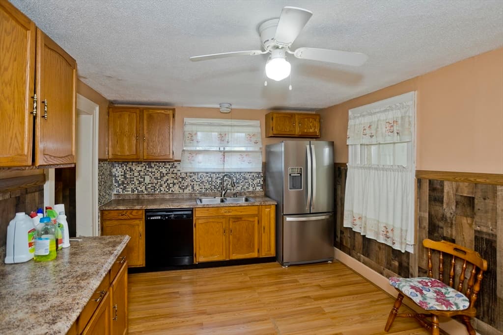 Single Family Residence at 86 Laurence, Springfield MA 01104, Springfield, photo 2 of 42