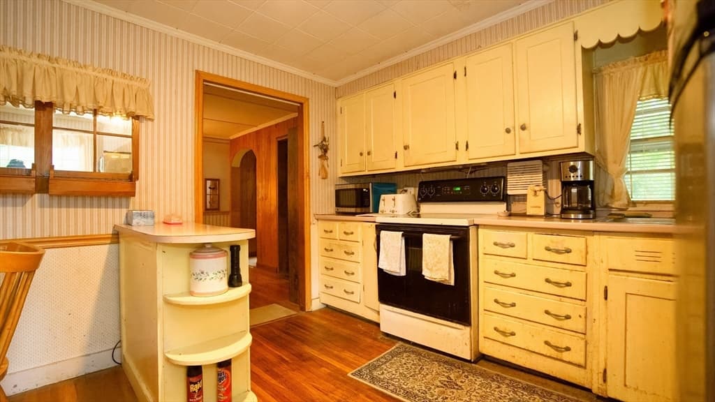 351 Towne St, North Attleboro MA 02760 photo 4