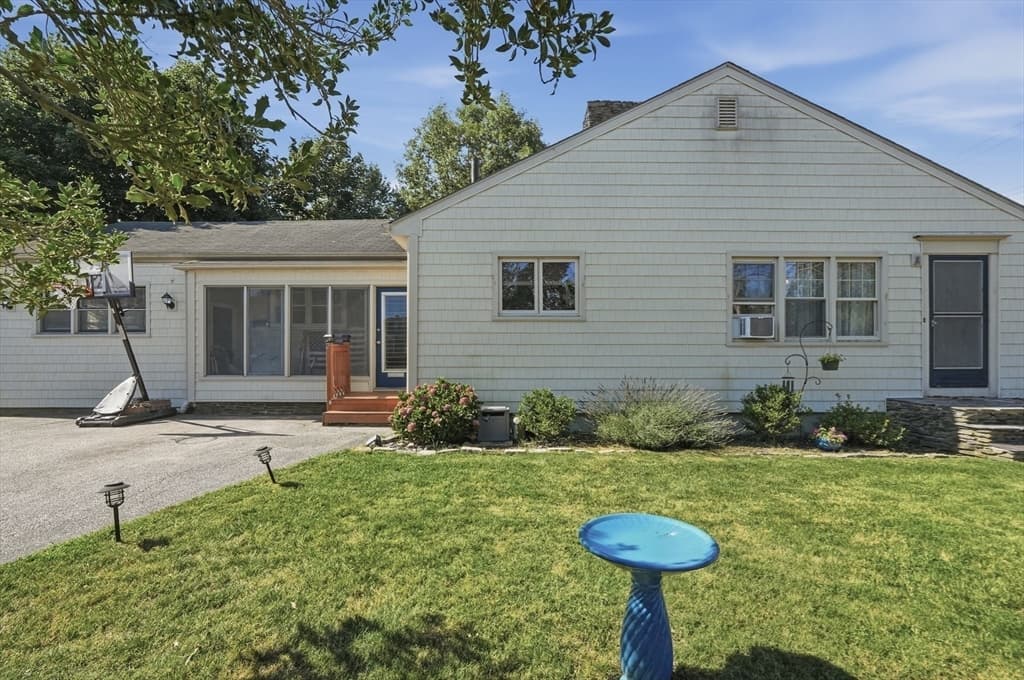 2 Lisa Ave, Acushnet MA 02743