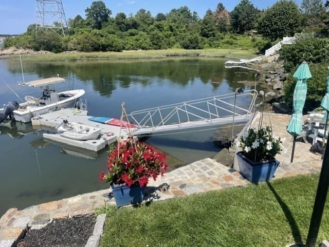 55 Memorial Dr, Salem MA 01970
