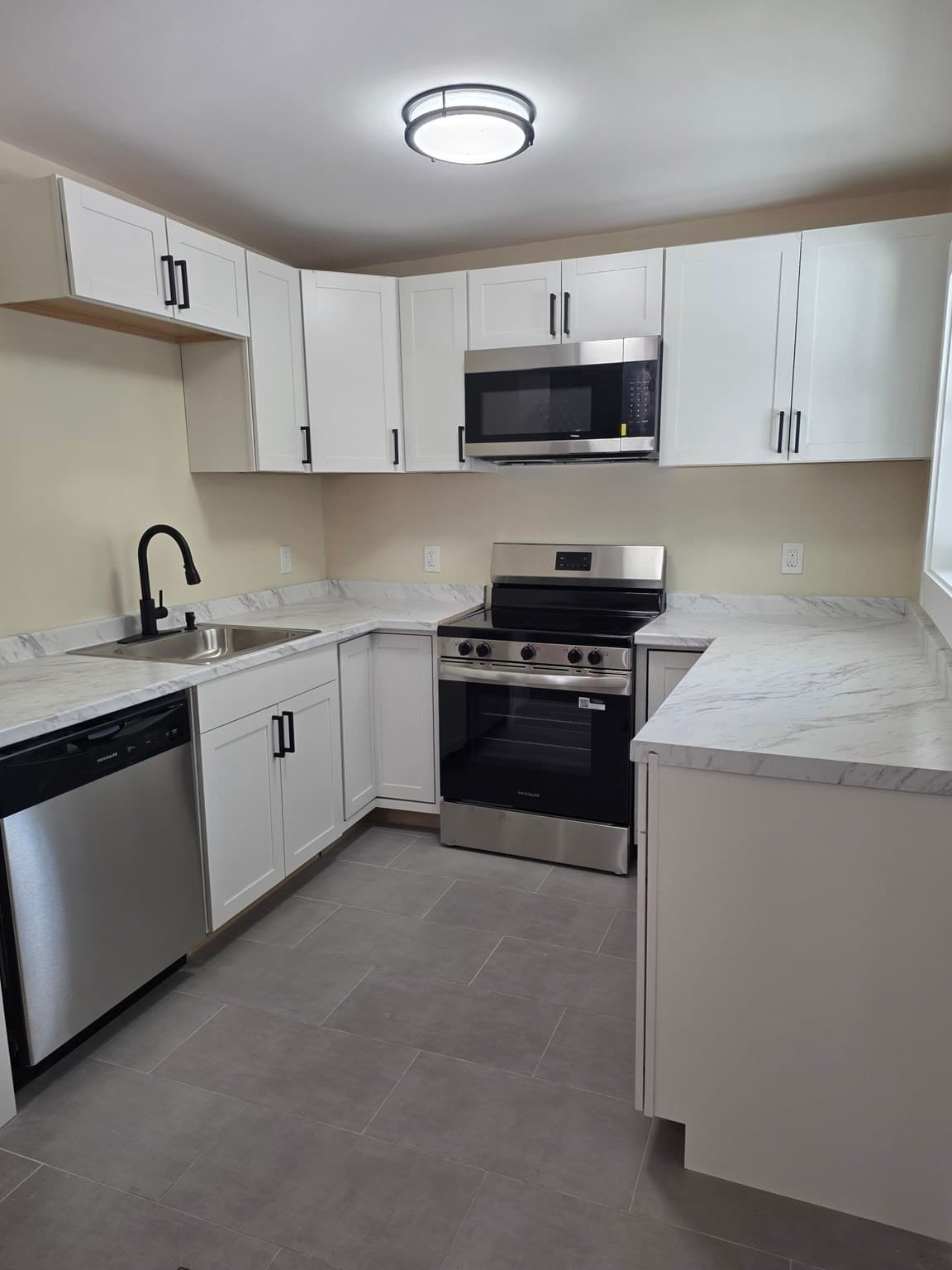 Single Family Residence at 1220 Water Street, Fitchburg MA 01420, photo 3 of 15