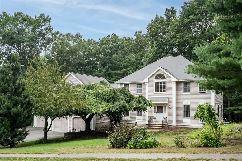 4 Crestview Rd, Bedford MA 01730
