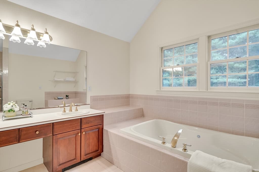 4 Crestview Rd, Bedford MA 01730 photo 29