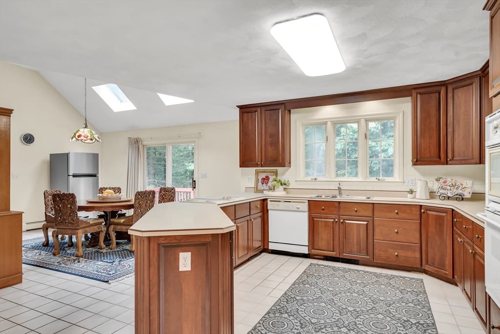 4 Crestview Rd, Bedford MA 01730 photo 8