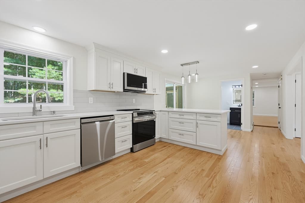 12 White Ave, Concord MA 01742 photo 3
