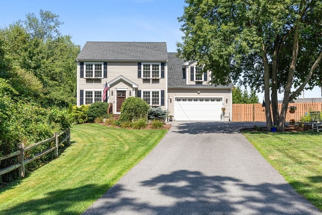 380 N Wheaton Ave, Seekonk MA 02771