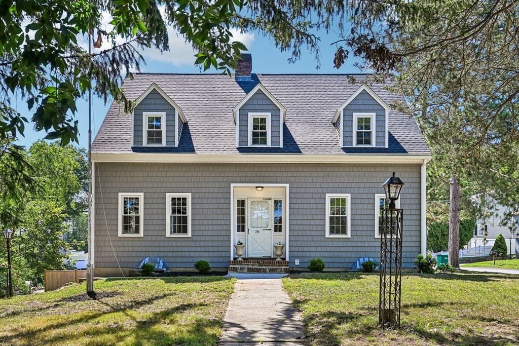 254 Russell St, Woburn MA 01801