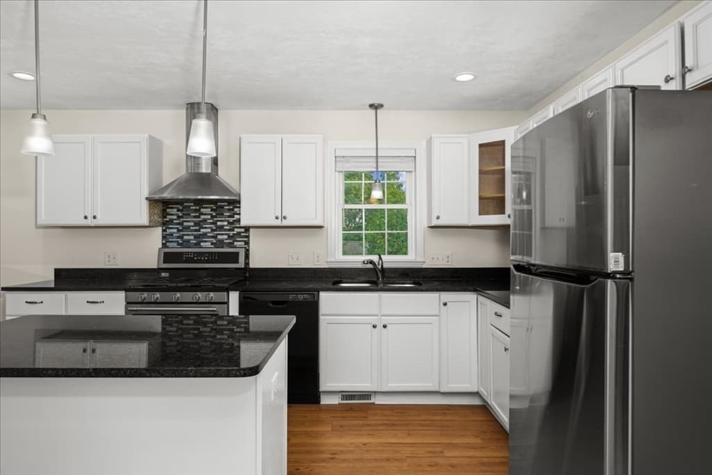 Single Family Residence at 3 Moore Dr, Millbury MA 01527, Millbury, photo 7 of 40
