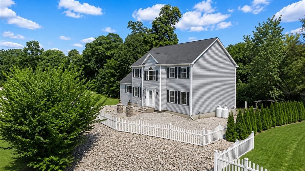 Single Family Residence at 3 Moore Dr, Millbury MA 01527, Millbury, photo 3 of 40